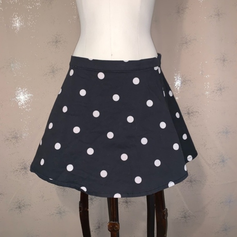 5/25$ H&M Polka dot circle mini skirt EUC size 8